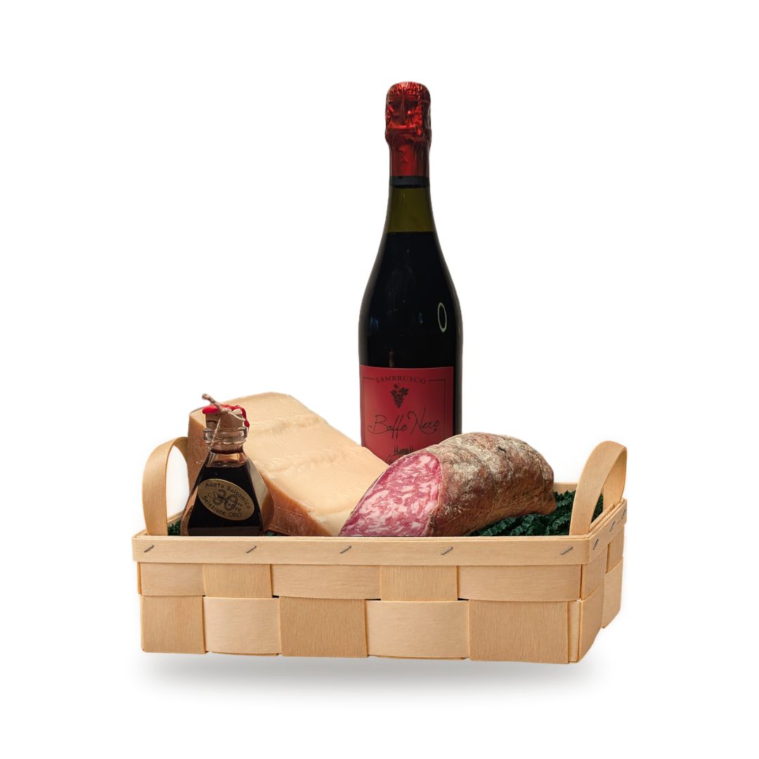 Cesto natalizio con Lambrusco Baffo Nero, Parmigiano Reggiano, salame e aceto balsamico Selezione Oro