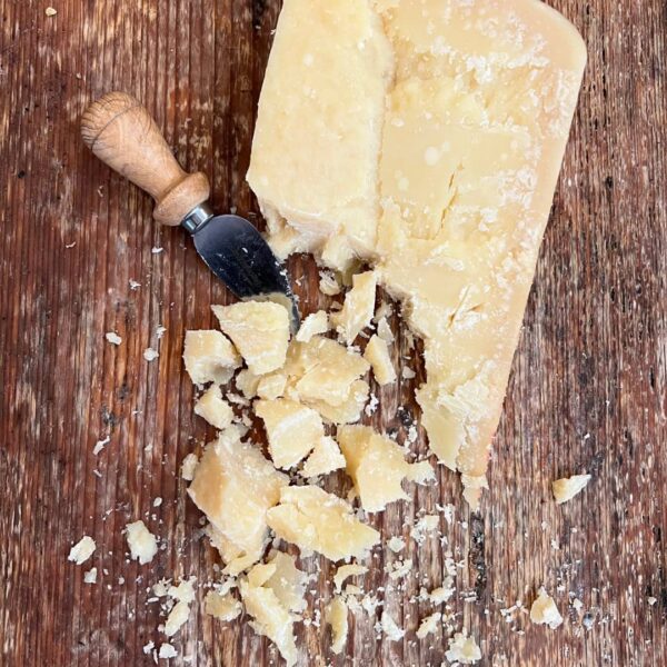 Formaggio a Pasta Dura Oro Del Podere stagionato 24 mesi come il Re dei formaggi